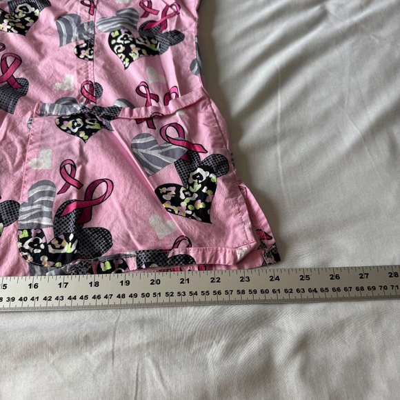 Scrubstar‎ Women's Short Sleeve V-Neck Scrub Top Pink Ribbon and Hearts Large - Picture 9 of 11